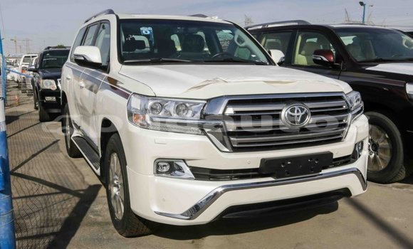 Buy Import Toyota Land Cruiser White Car in Import - Dubai in Enga Buy Import Toyota Land Cruiser White Car in Import - Dubai in Enga