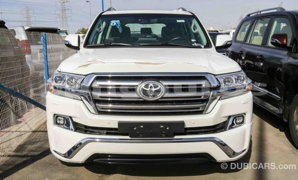 Buy Import Toyota Land Cruiser White Car in Import - Dubai in Enga Buy Import Toyota Land Cruiser White Car in Import - Dubai in Enga
