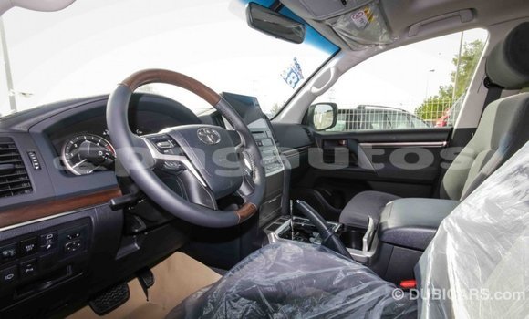 Buy Import Toyota Land Cruiser White Car in Import - Dubai in Enga Buy Import Toyota Land Cruiser White Car in Import - Dubai in Enga