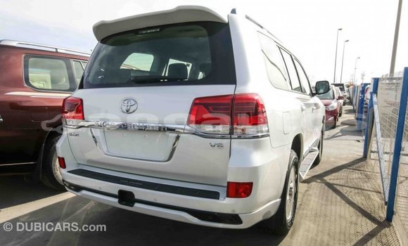 Buy Import Toyota Land Cruiser White Car in Import - Dubai in Enga Buy Import Toyota Land Cruiser White Car in Import - Dubai in Enga