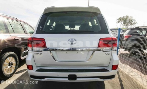 Buy Import Toyota Land Cruiser White Car in Import - Dubai in Enga Buy Import Toyota Land Cruiser White Car in Import - Dubai in Enga