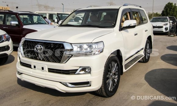 Buy Import Toyota Land Cruiser White Car in Import - Dubai in Enga Buy Import Toyota Land Cruiser White Car in Import - Dubai in Enga