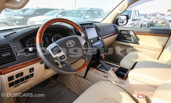 Buy Import Toyota Land Cruiser White Car in Import - Dubai in Enga Buy Import Toyota Land Cruiser White Car in Import - Dubai in Enga