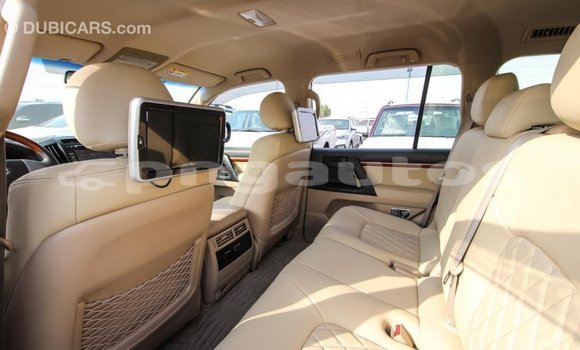 Buy Import Toyota Land Cruiser White Car in Import - Dubai in Enga Buy Import Toyota Land Cruiser White Car in Import - Dubai in Enga