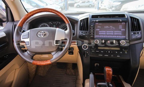 Buy Import Toyota Land Cruiser White Car in Import - Dubai in Enga Buy Import Toyota Land Cruiser White Car in Import - Dubai in Enga