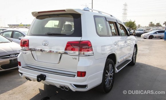 Buy Import Toyota Land Cruiser White Car in Import - Dubai in Enga Buy Import Toyota Land Cruiser White Car in Import - Dubai in Enga