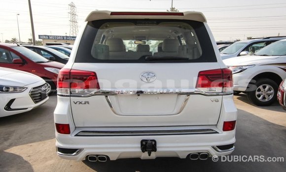 Buy Import Toyota Land Cruiser White Car in Import - Dubai in Enga Buy Import Toyota Land Cruiser White Car in Import - Dubai in Enga