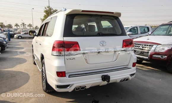 Buy Import Toyota Land Cruiser White Car in Import - Dubai in Enga Buy Import Toyota Land Cruiser White Car in Import - Dubai in Enga