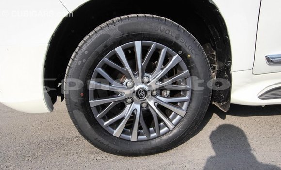 Buy Import Toyota Land Cruiser White Car in Import - Dubai in Enga Buy Import Toyota Land Cruiser White Car in Import - Dubai in Enga