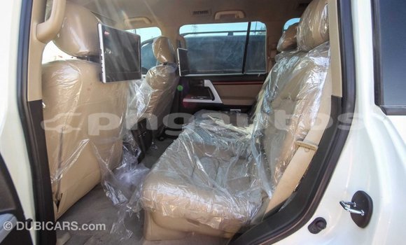 Buy Import Toyota Land Cruiser White Car in Import - Dubai in Enga Buy Import Toyota Land Cruiser White Car in Import - Dubai in Enga