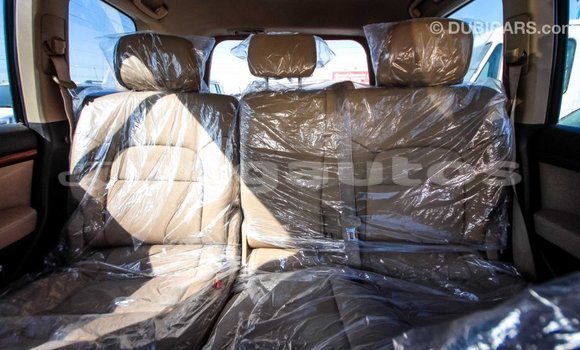 Buy Import Toyota Land Cruiser White Car in Import - Dubai in Enga Buy Import Toyota Land Cruiser White Car in Import - Dubai in Enga