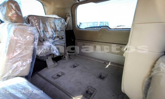 Buy Import Toyota Land Cruiser White Car in Import - Dubai in Enga Buy Import Toyota Land Cruiser White Car in Import - Dubai in Enga