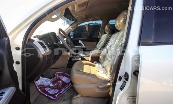 Buy Import Toyota Land Cruiser White Car in Import - Dubai in Enga Buy Import Toyota Land Cruiser White Car in Import - Dubai in Enga