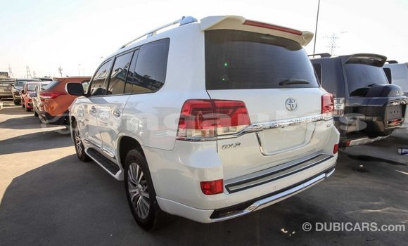Buy Import Toyota Land Cruiser White Car in Import - Dubai in Enga Buy Import Toyota Land Cruiser White Car in Import - Dubai in Enga