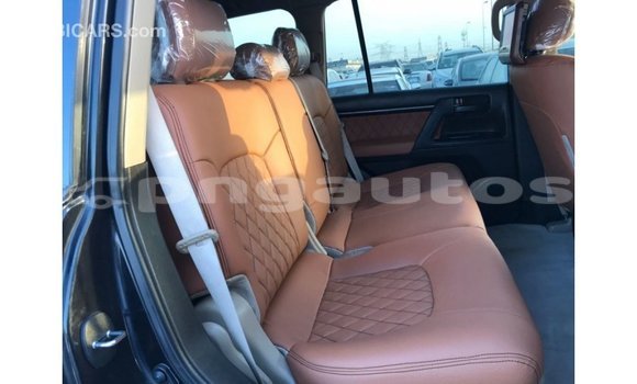 Buy Import Toyota Land Cruiser Black Car in Import - Dubai in Enga Buy Import Toyota Land Cruiser Black Car in Import - Dubai in Enga
