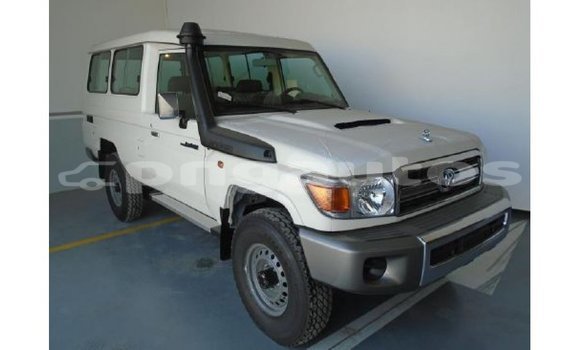 Buy Import Abarth 595 White Car in Import - Dubai in Enga