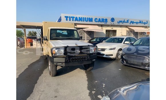 Buy Import Toyota Land Cruiser Beige Car in Import - Dubai in Enga Buy Import Toyota Land Cruiser Beige Car in Import - Dubai in Enga