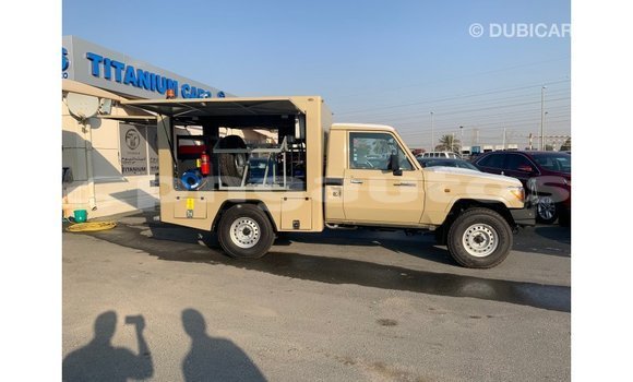 Buy Import Toyota Land Cruiser Beige Car in Import - Dubai in Enga Buy Import Toyota Land Cruiser Beige Car in Import - Dubai in Enga
