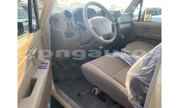 Buy Import Toyota Land Cruiser Beige Car in Import - Dubai in Enga Buy Import Toyota Land Cruiser Beige Car in Import - Dubai in Enga