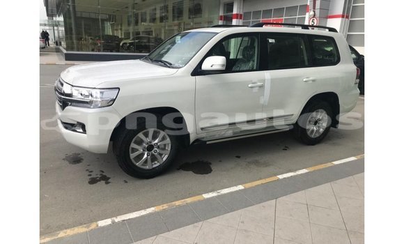 Buy Import Toyota Land Cruiser White Car in Import - Dubai in Enga Buy Import Toyota Land Cruiser White Car in Import - Dubai in Enga