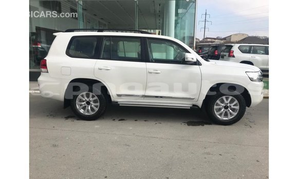 Buy Import Toyota Land Cruiser White Car in Import - Dubai in Enga Buy Import Toyota Land Cruiser White Car in Import - Dubai in Enga