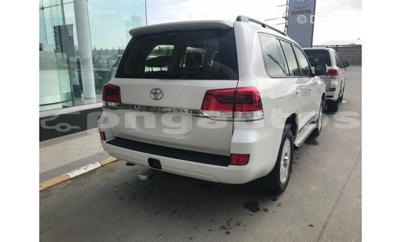 Buy Import Toyota Land Cruiser White Car in Import - Dubai in Enga Buy Import Toyota Land Cruiser White Car in Import - Dubai in Enga