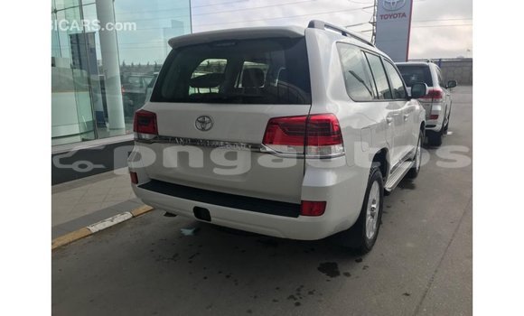 Buy Import Toyota Land Cruiser White Car in Import - Dubai in Enga Buy Import Toyota Land Cruiser White Car in Import - Dubai in Enga