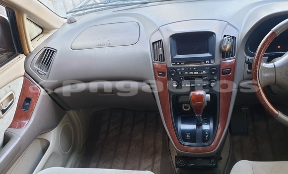Buy Used Toyota Harrier Beige Car in Port Moresby in National Capital District Buy Used Toyota Harrier Beige Car in Port Moresby in National Capital District