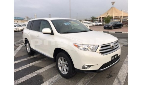 Buy Import Toyota Highlander White Car in Import - Dubai in Enga Buy Import Toyota Highlander White Car in Import - Dubai in Enga