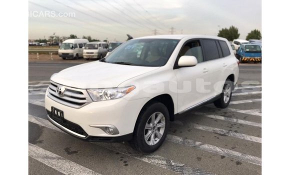 Buy Import Toyota Highlander White Car in Import - Dubai in Enga Buy Import Toyota Highlander White Car in Import - Dubai in Enga