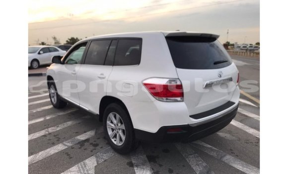 Buy Import Toyota Highlander White Car in Import - Dubai in Enga Buy Import Toyota Highlander White Car in Import - Dubai in Enga