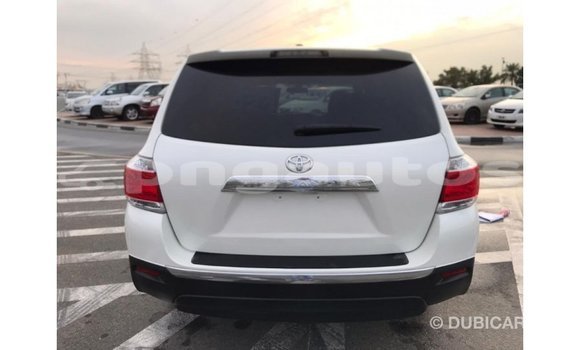 Buy Import Toyota Highlander White Car in Import - Dubai in Enga Buy Import Toyota Highlander White Car in Import - Dubai in Enga