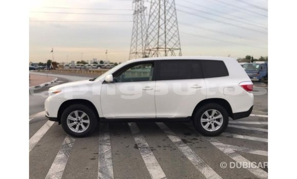 Buy Import Toyota Highlander White Car in Import - Dubai in Enga Buy Import Toyota Highlander White Car in Import - Dubai in Enga