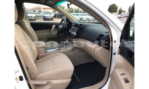 Buy Import Toyota Highlander White Car in Import - Dubai in Enga Buy Import Toyota Highlander White Car in Import - Dubai in Enga