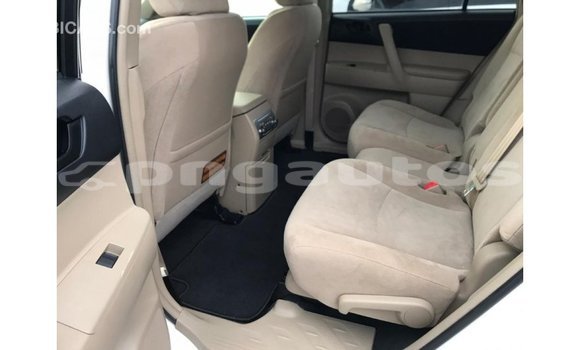 Buy Import Toyota Highlander White Car in Import - Dubai in Enga Buy Import Toyota Highlander White Car in Import - Dubai in Enga