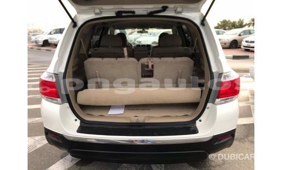 Buy Import Toyota Highlander White Car in Import - Dubai in Enga Buy Import Toyota Highlander White Car in Import - Dubai in Enga