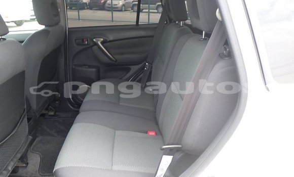 Buy Used Toyota RAV4 White Car in Port Moresby in National Capital District Buy Used Toyota RAV4 White Car in Port Moresby in National Capital District