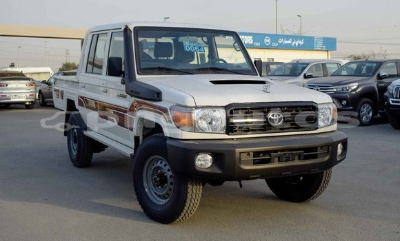 Buy Import Toyota Land Cruiser White Car in Import - Dubai in Enga Buy Import Toyota Land Cruiser White Car in Import - Dubai in Enga