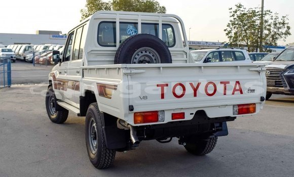 Buy Import Toyota Land Cruiser White Car in Import - Dubai in Enga Buy Import Toyota Land Cruiser White Car in Import - Dubai in Enga