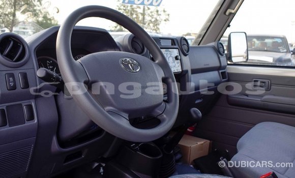 Buy Import Toyota Land Cruiser White Car in Import - Dubai in Enga Buy Import Toyota Land Cruiser White Car in Import - Dubai in Enga