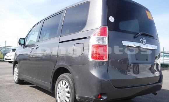 Buy Used Toyota Noah Silver Car in Port Moresby in National Capital District Buy Used Toyota Noah Silver Car in Port Moresby in National Capital District