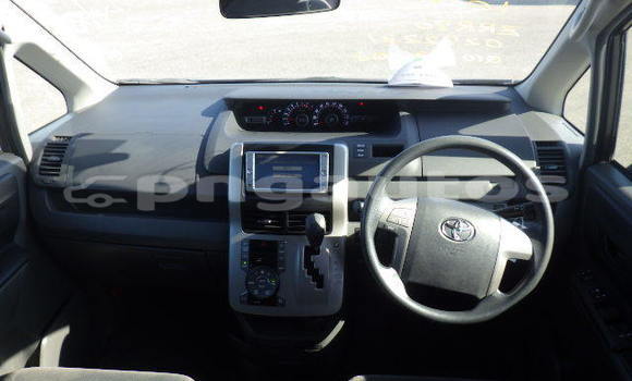 Buy Used Toyota Noah Silver Car in Port Moresby in National Capital District Buy Used Toyota Noah Silver Car in Port Moresby in National Capital District
