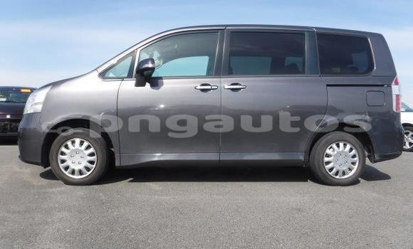 Buy Used Toyota Noah Silver Car in Port Moresby in National Capital District Buy Used Toyota Noah Silver Car in Port Moresby in National Capital District