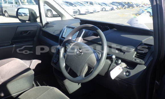 Buy Used Toyota Noah Silver Car in Port Moresby in National Capital District Buy Used Toyota Noah Silver Car in Port Moresby in National Capital District