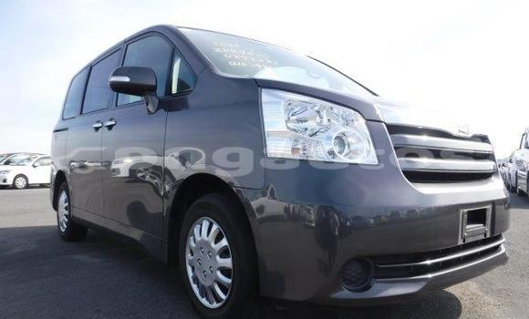 Buy Used Toyota Noah Silver Car in Port Moresby in National Capital District Buy Used Toyota Noah Silver Car in Port Moresby in National Capital District