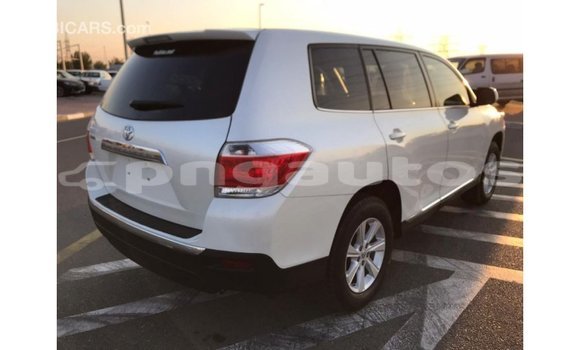 Buy Import Toyota Highlander White Car in Import - Dubai in Enga Buy Import Toyota Highlander White Car in Import - Dubai in Enga