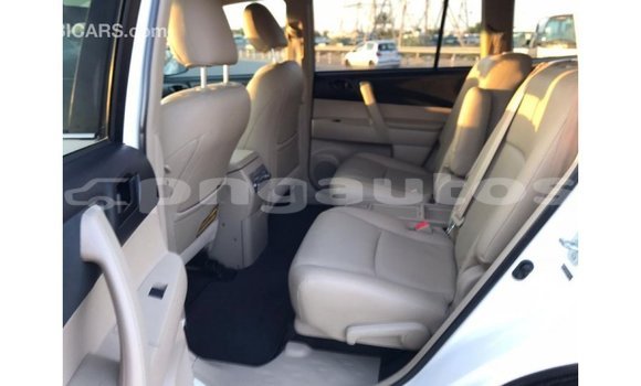 Buy Import Toyota Highlander White Car in Import - Dubai in Enga Buy Import Toyota Highlander White Car in Import - Dubai in Enga
