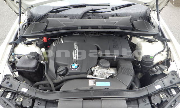 Buy Used BMW 3Series White Car in Port Moresby in National Capital District Buy Used BMW 3Series White Car in Port Moresby in National Capital District