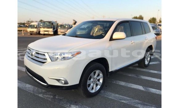 Buy Import Toyota Highlander White Car in Import - Dubai in Enga Buy Import Toyota Highlander White Car in Import - Dubai in Enga