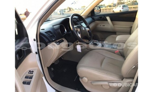 Buy Import Toyota Highlander White Car in Import - Dubai in Enga Buy Import Toyota Highlander White Car in Import - Dubai in Enga